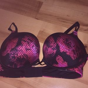 Victoria Secret bombshell plunge